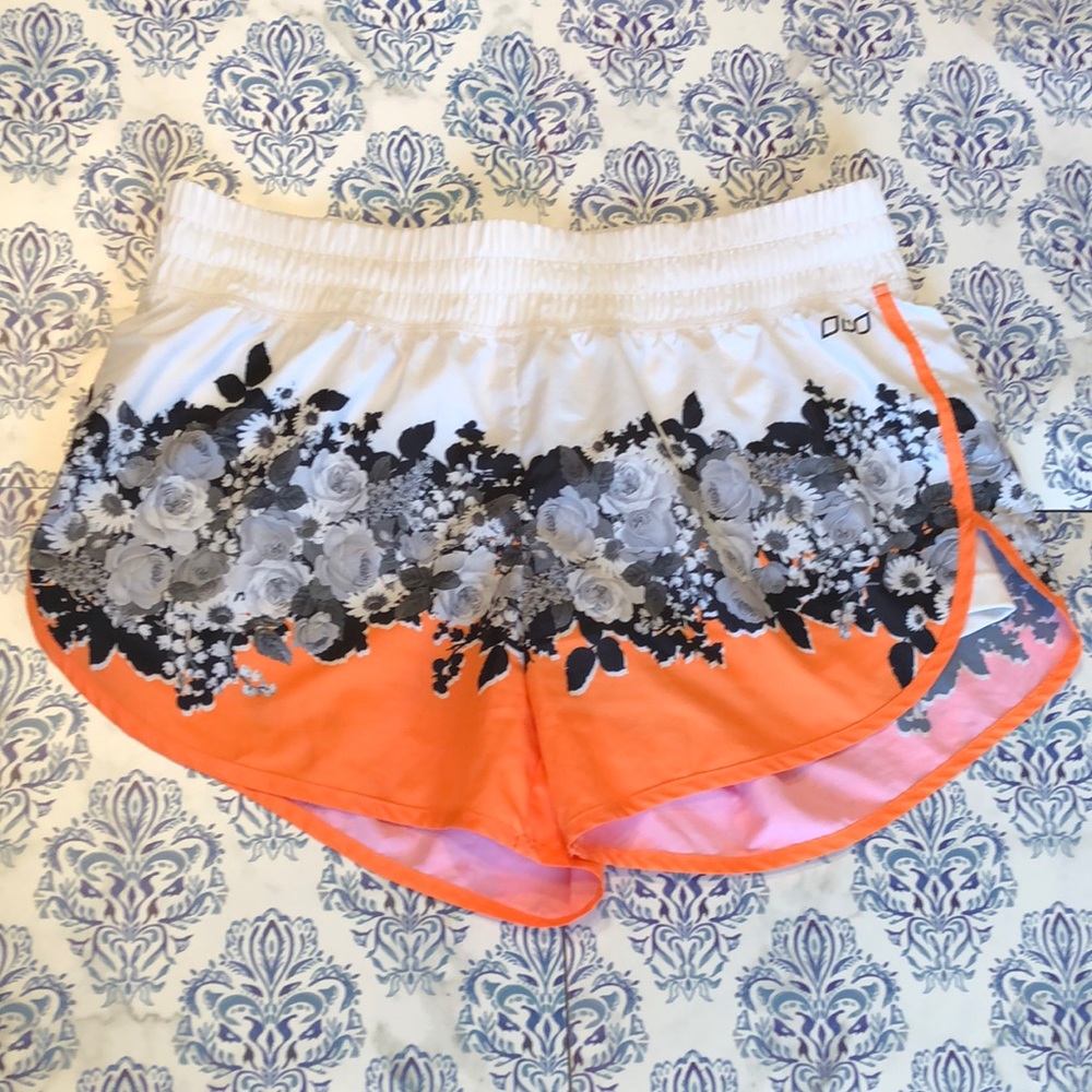 Lorna Jane Daisy Fever Run Short 🏃♀️